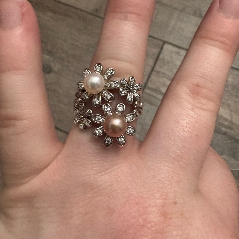 You moments ring Vantel pearls